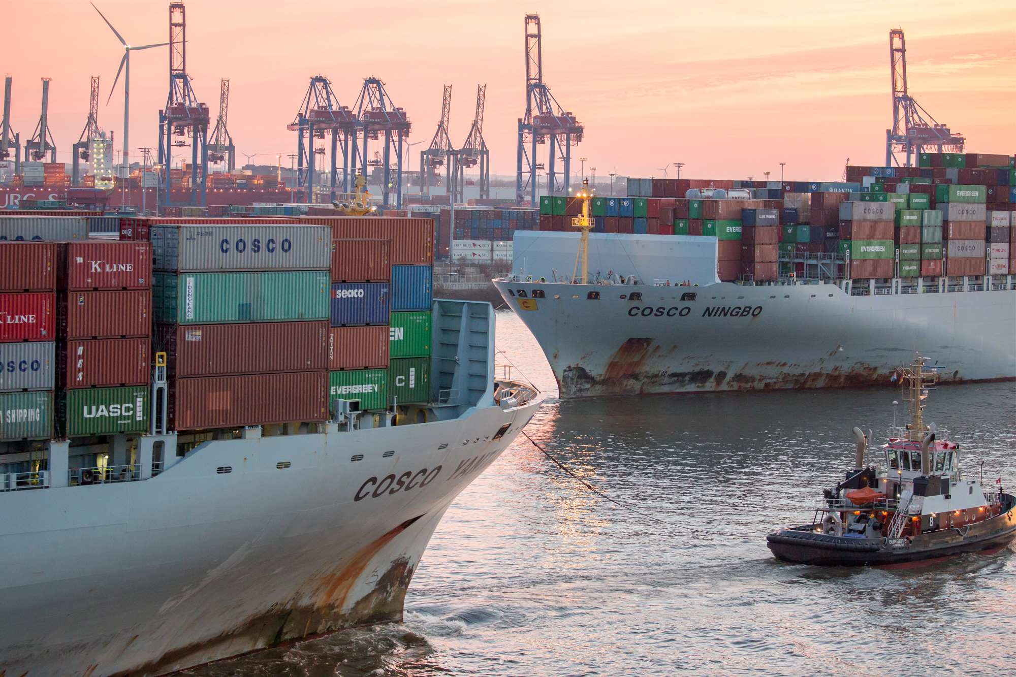 Ships germany. Порт Гамбург логистика. Грузооборот балтийских портов. Маритайм. ДМА порт.