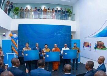 Please construct an image from this headline "Union Bank deploys SmartVista to drive credit card growth